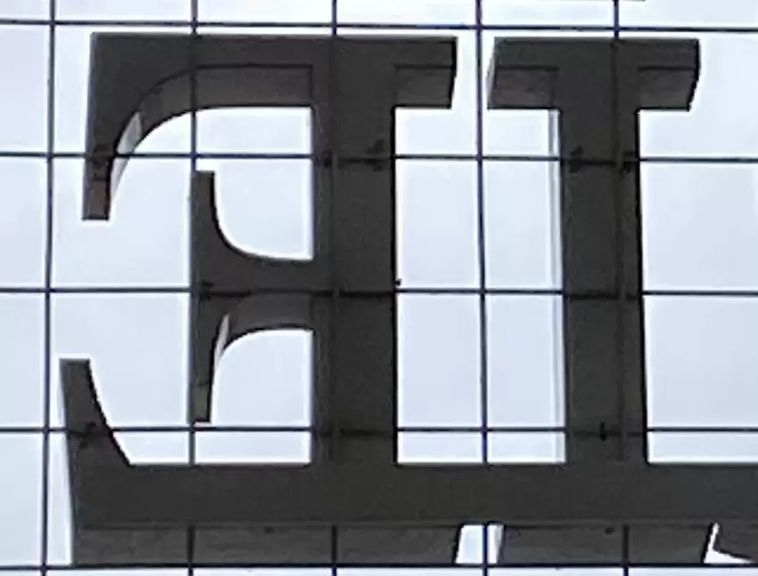 Eine einfache Aufgabenstellung, oder? Hier nehmen wir den Buchstaben zwischen dem ersten L und dem R.