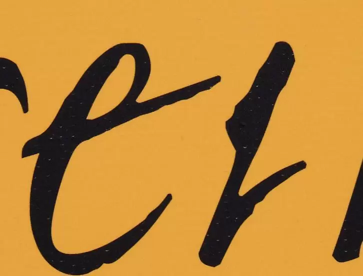 Vielleicht auch nicht so ganz einfach zu finden. Aber wenn Sie es haben: Nehmen Sie den Buchstaben zwischen den beiden Eiern.