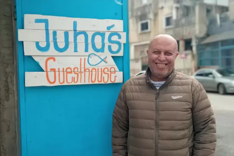 Ahmad Juha hat ein kleines Hostel in Dschisr az-Zarqa, nicht weit vom Meer. Gäste hat er nur selten.