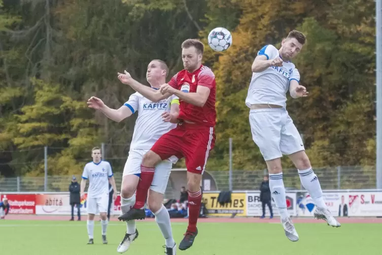Gelingt Timo Mangold (Mitte) auch am Samstag im Pokalfinale wieder ein entscheidender Treffer? Der Otterberger machte mit dem 1: