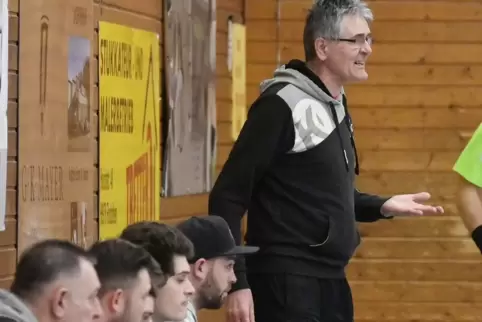 Muss wohl einen B-Jugendlichen einsetzen: TSR-Trainer Mirko Pesic. 