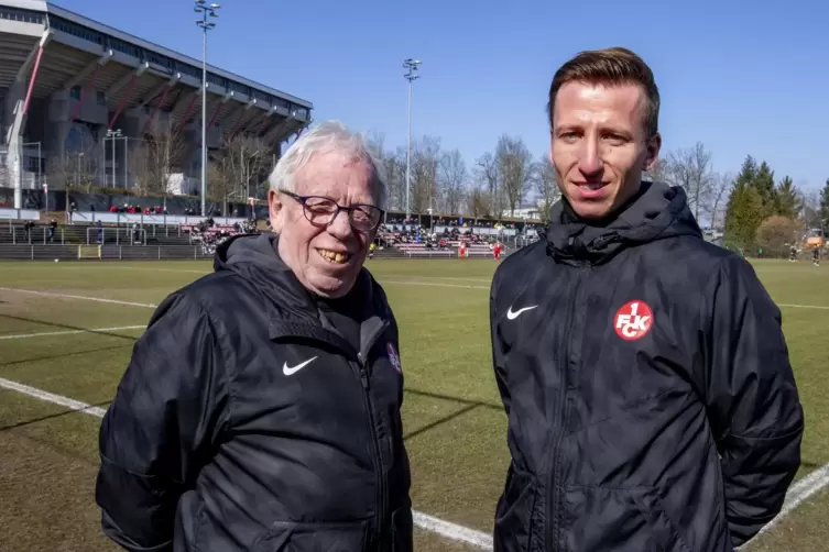 Der Stadionsprecher und sein Sohn und Nachfolger: Hans-J&uuml;rgen und Julian Schultz.