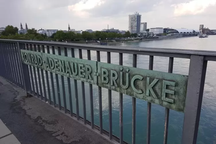 Wichtige Verbindungstrasse: die Konrad-Adenauer-Brücke.