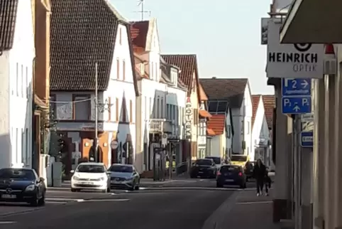 Bellheims Ortsdurchfahrt (Hauptstraße) von Einmündungen Große Kirch-/Karl-Silbernagel-Straße in Richtung Hördt. Die Sanierung di