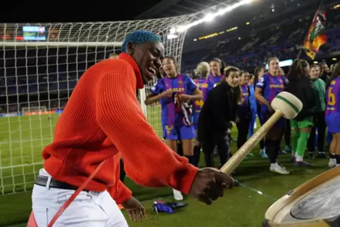 Trommelfeuer: Mit 5:2 besiegten die Frauen des FC Barcelona im Champions-League-Viertelfinal-rückspiel Real Madrid im Super-Stad