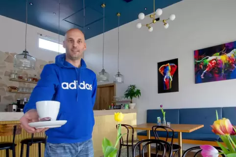 Kaffee oder Bier? Ein gutes Essen oder gar ein ganzes Menü? Oliver Lang freut sich auf alle Gäste in der Brasserie mitten in Böh