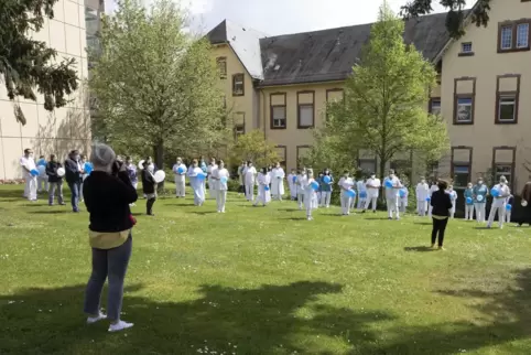 Im Mai 2021 haben Pflegekräfte zum Internationalen Tag der Pflege auf ihre Situation aufmerksam gemacht. An den Rahmenbedingunge