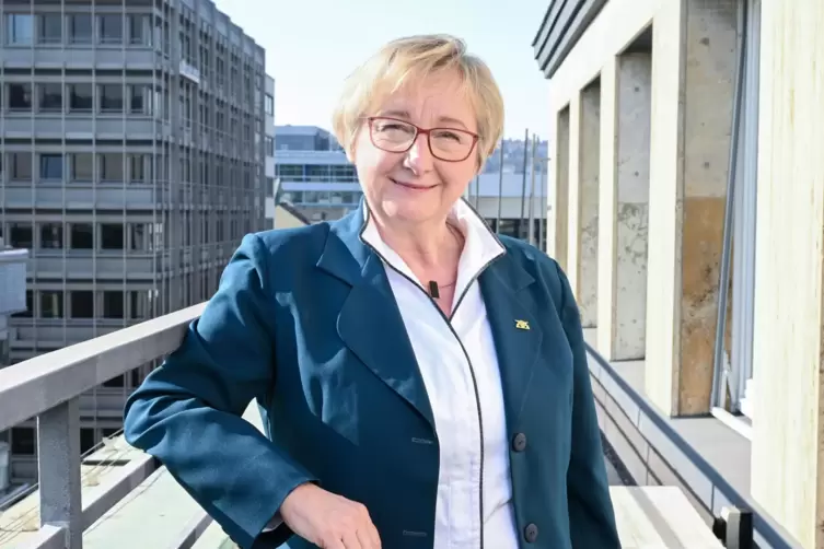 Theresia Bauer, die Wissenschaftsministerin von Baden-Württemberg, auf dem Dach ihres Ministeriums in Stuttgart. 