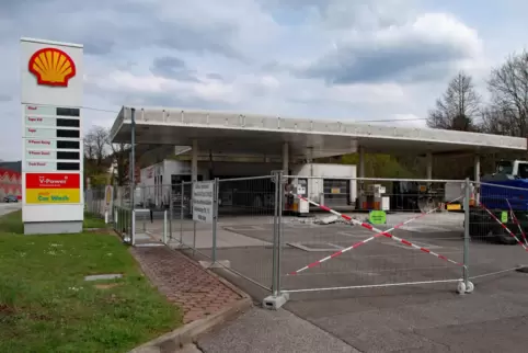 Wird umgebaut: Die Shell-Station an der B10 in Hinterweidenthal. 