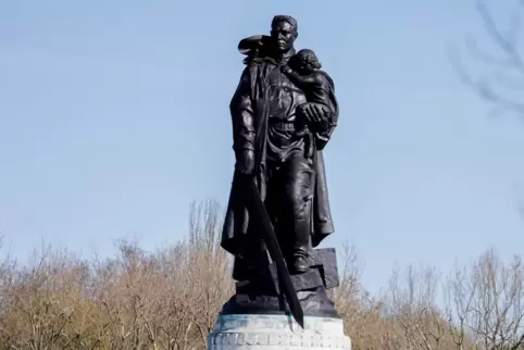 Das Sowjetische Ehrenmal in Berlin-Treptow ist bereits mehrfach beschmiert worden.
