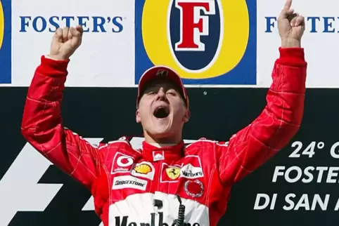 Goldene Zeit: Michael Schumacher nach seinem Sieg mit dem Ferrari in Imola vor 18 Jahren.