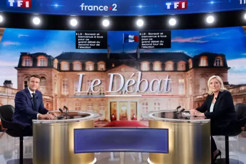 Emmanuel Macron (l), Präsident von Frankreich und Spitzenkandidat der zentrischen Partei «La Republique en Marche (LREM)», und M