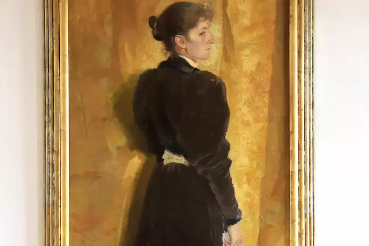 Hier hat Friedrich Ferdinand Koch seine Frau portr&auml;tiert, wie sie mit strengem Blick &uuml;ber die Schulter schaut.