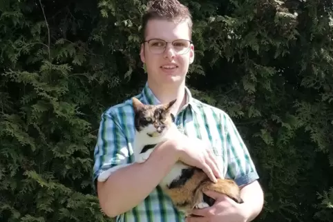 Tiere wie hier Familienkatze Mimi mag Jannik Groel sehr. 
