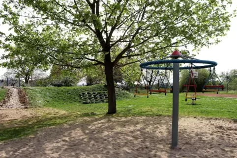 Der Spielplatz an der Peter-Graeber-Straße in Edenkoben spielt in den Planungen für die neue Kita eine besondere Rolle. 