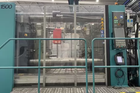 Eine Spritzgussmaschine von Bito.