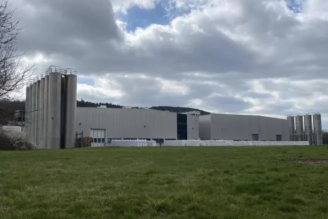 Das Bito-Kunstoffwerk wurde 2018 erweitert um den rechten Gebäudeteil. Das Bito-Kunstoffwerk wurde 2018 erweitert um den rechten Gebäudeteil.