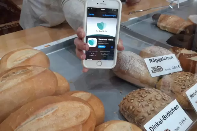 Wenn Brötchen in »Dorbert’s Lädche« in Stetten übrig bleiben, werden sie über »Too Good To Go« verkauft und müssen nicht weggesc Wenn Brötchen in »Dorbert’s Lädche« in Stetten übrig bleiben, werden sie über »Too Good To Go« verkauft und müssen nicht weggesc