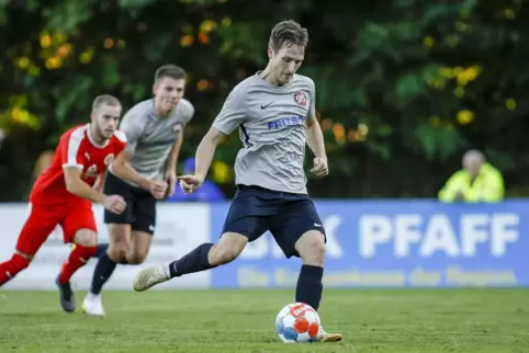 Traf erst zum 1:2 und musste dann mit Rot vom Platz: Elias Schulze. 