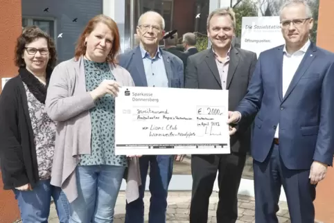  Waltraud Klein, Tanja Keller (beide Hospizdienst), Jost Haneke (Lions Club), Norbert Pasternack (Sozialstation, Träger des Hosp