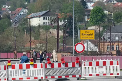 Die Brücke von Webenheim nach Blieskastel ist am Wochenende noch dicht. 