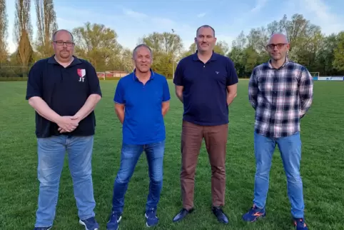 Jochen Thomas (links), Dirk Drexler-Erlenbach (Zweiter von rechts), Mirko Bott (rechts) waren sich schnell über das Engagement v