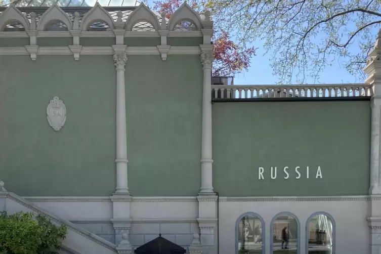 Verwaist: der russische Pavillon, 