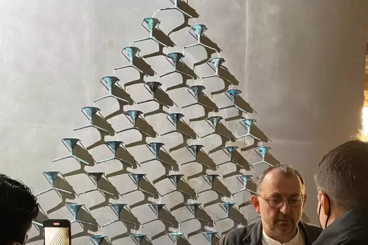 Bin B&uuml;rger, kein K&uuml;nstler: Der ukrainische K&uuml;nstler Pavlo Makov vor seinem Werk.