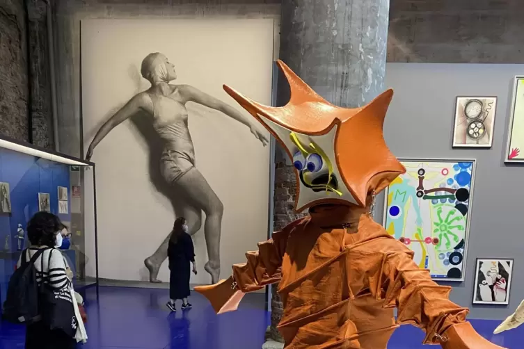 Eine weibliche Kunstgeschichte: Blick in die Hauptausstellung it dem Titel &bdquo;Die Milch der Tr&auml;ume&ldquo;. 