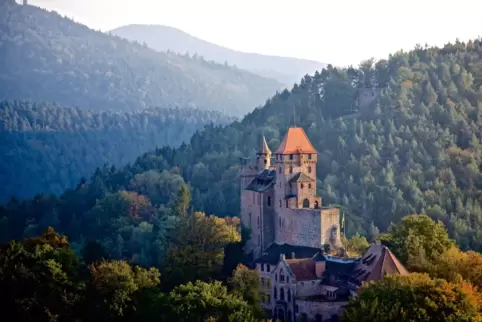 Die Burg Bewartstein heute, bewohnt und bewirtschaftet. 