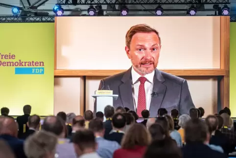 FDP-Chef Lindner hält seine Rede aus der Corona-Quarantäne in Washington. 