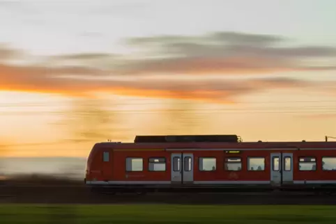 Die Mitarbeiter der Deutschen Bahn befürchten wegen des von der Bundesregierung angekündigten Neun-Euro-Tickets Überlastungen au