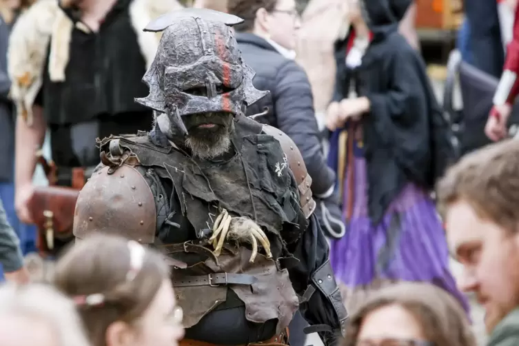 Nicht authentisch, aber ein Hingucker: Auch Orks hatten sich unters Mittelalter-Volk gemischt.