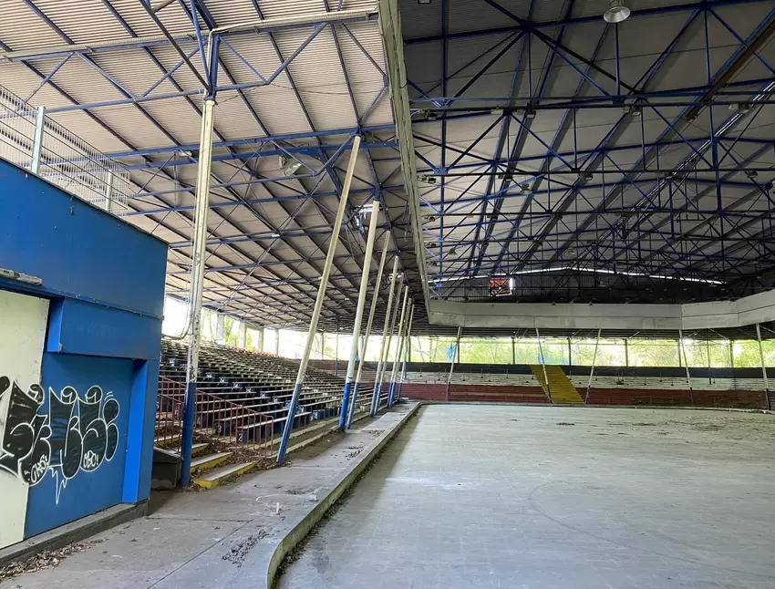 Die Eisfläche verschwand schon kurz nach dem letzten Spiel der »Adler«. Seitdem wurde im Friedrichspark-Stadion nur noch gelegen