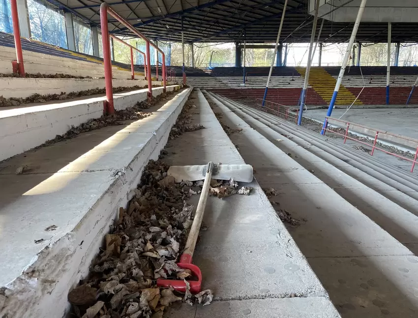 In den letzten Jahren hielten Amateursportler, die hier die Sportarten Inline-Hockey und Roller Derby ausübten, das Stadion eini