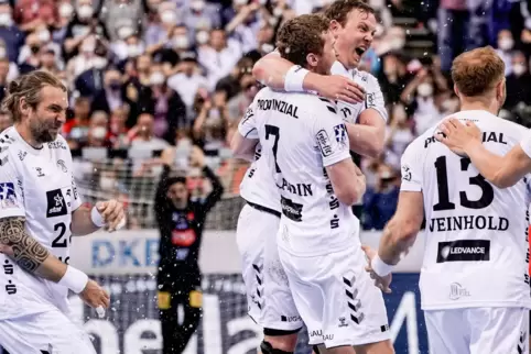 Es ist vollbracht: Der THW Kiel hat den in der Bundesliga enteilten SC Magdeburg im Pokal entzaubert.