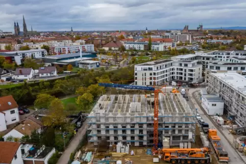 Auch in Speyer wird rege gebaut. Der Wohnungsmarkt gilt als angespannt, wie in Landau, Ludwigshafen, Mainz und Trier. Unser Bild
