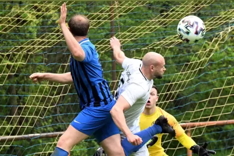 Pascal Nebel (links, gegen Leon Porsch) traf zweimal. 