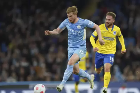 Kaum aufzuhalten: Kevin De Bruyne gegen Brightons Alexis Mac Allister. 