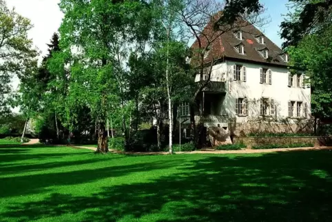 Im Schlosspark Rockenhausen ist Treff für die Führung am 4. Mai. 