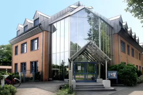 Baugenossenschaft: Firmenzentrale in der Burgstraße. Baugenossenschaft: Firmenzentrale in der Burgstraße.