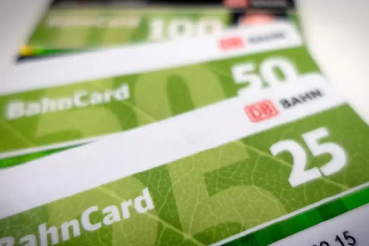 Die Bahncard 50 wird in diesem Jahr 30 Jahre alt, aber nur von der Bahncard 25 gibt es bis Ende April eine besonders günstige Ju