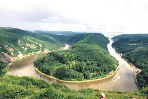 Wer freiwillig ins Saarland umzieht, soll einen Bonus erhalten. Dieser gilt auch für Pfälzer. Das Foto zeigt die Saarschleife.