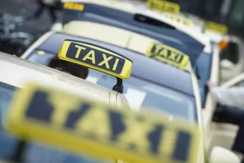 Taxis warten: Speyer plant ein spezielles Angebot für Frauen und Mädchen. Taxis warten: Speyer plant ein spezielles Angebot für Frauen und Mädchen.