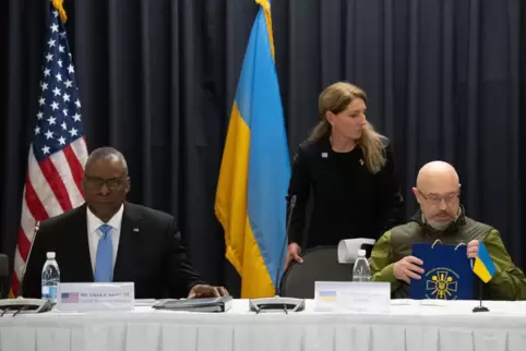 US-Verteidigungsminister Austin (links) und sein ukrainischer Amtskollege Resnikow in Ramstein.