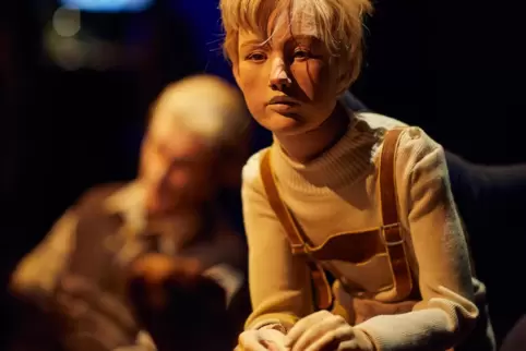 Oper mit Puppen: Christoph Werners Inszenierung von Johannes Kalitzkes neuer Oper betont das unwirkliche Moment.