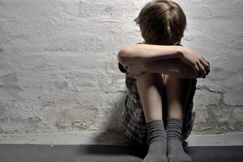 Sexueller Missbrauch im Kindesalter wirkt oft ein ganzes Leben lang nach. 
