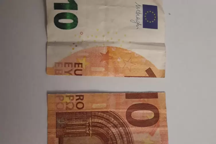 In zwei Teile getrennt: Dieser 10-Euro-Schein wurde ersetzt. 