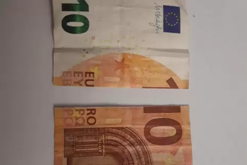 In zwei Teile getrennt: Dieser 10-Euro-Schein wurde ersetzt. 