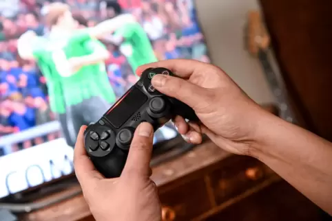 Spielen per Playstation: Abwechslung in der Pandemie. 